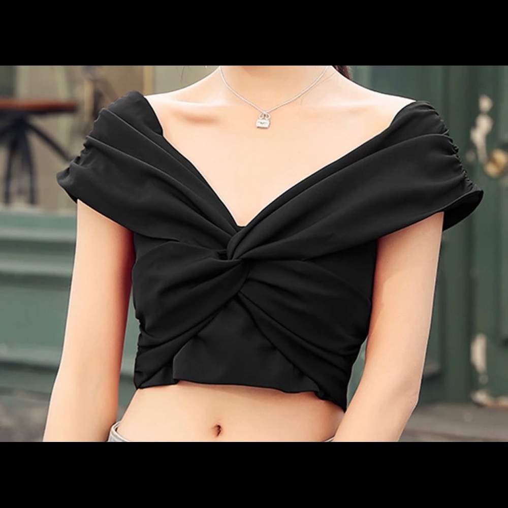 Off shoulder croptop